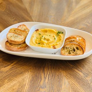 Dip de năut cu pâine prăjită