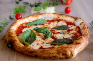Combo Pizza & Pepsi doza 0.25L + Pepsi doza sortiment nou 0.33L