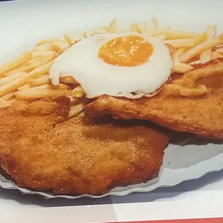 Plato Pechuga Empanada Con Huevo