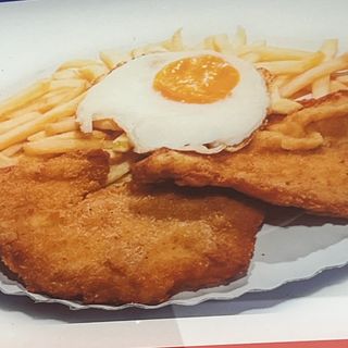 Plato Pechuga Empanada Con Huevo