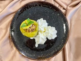 შემწვარი ვაშლი კარამელით