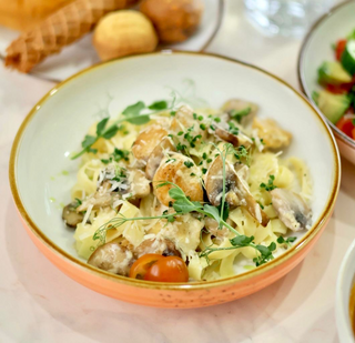 Фетучини с курицей и грибами