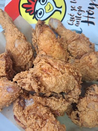 COMBO FAMILIAR (12 Pzs. + 4 guarniciones + 1 bebida 2lts