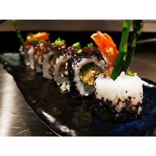 56. Dark Dragon Roll (8 Pzs.)