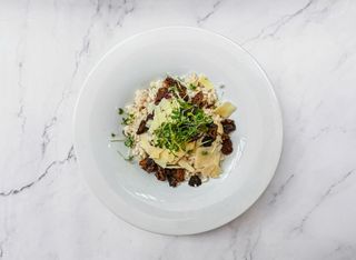 Ризото с телешко, манатарки и пармезан (300г)