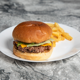 Hamburguesa Sampa con ración de patatas fritas