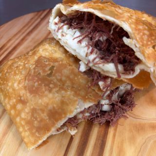 Pastel carne seca com queijo coalho 15cm