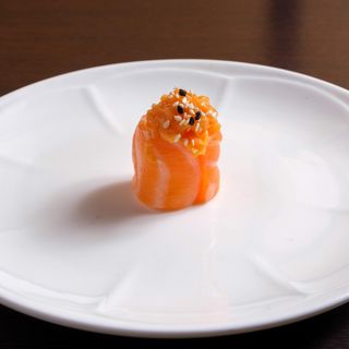 42. Gunkan Spicy salmon  - 1 pezzo