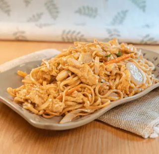 Tallarines con pollo