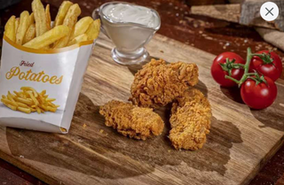 3 Aripioare+cartofi+sos