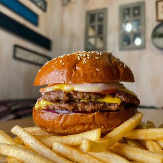 Смеш бургер(340 грам) + картопля фрі і напій(Coca-cola, Fanta або Sprite)