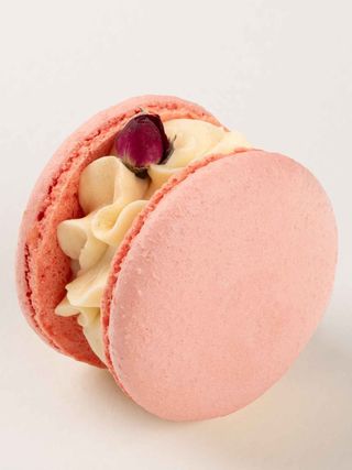 Макаронс Улун с розой и клубникой