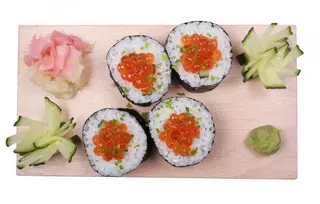 80. Futomaki de Salmón en tempura