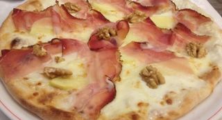 Gorgo, noci, speck