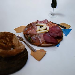 Tagliere di Salumi e Formaggi con Focaccia