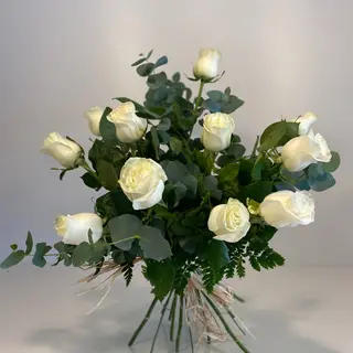 Once Rosas Blancas