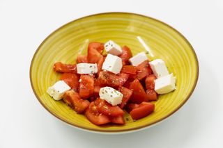 Salată de roșii cu feta