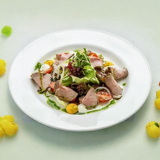 Салат с ростбифом