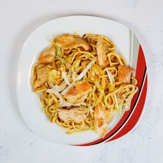 Rezanci s piletinom, thai curryjem i povrćem