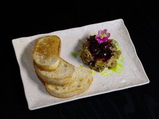 Пате з курячої печінки та кофнітюром з ожини (165g)