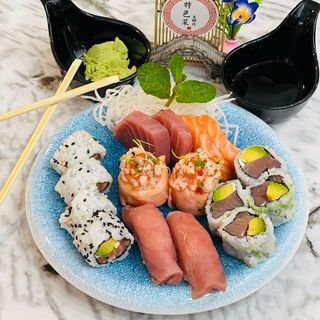 1007. SUSHI COMBINADO 7