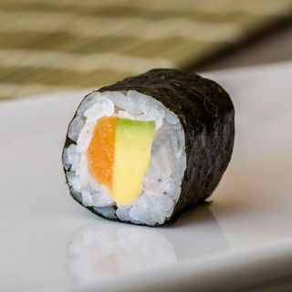 154. MAKI SALMON AGUACATE  (8UDS)