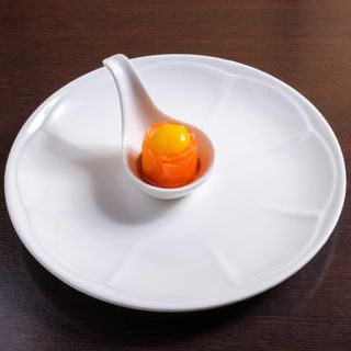 48. Gunkan Uovo di quaglia e salmone  - 1 pezzo