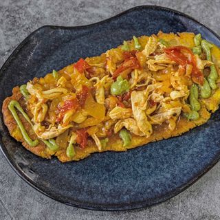 Patacón Con Guacamole Y Pollo