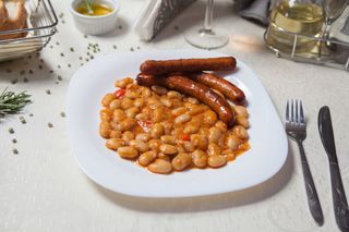 Iahnie de fasole cu cârnați picanti