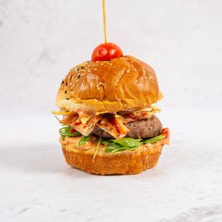 Blago pikantni burger & krumpirići