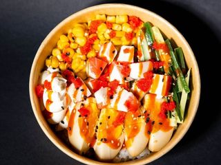Боул з крабовими паличками (300g)