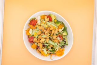 25 Insalata con salsa thai