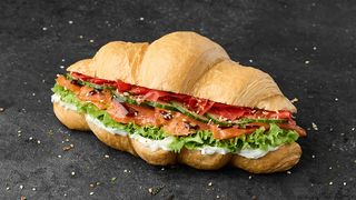 Croissant Łosoś Teriyaki