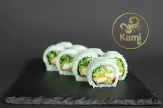 Uramaki z doradą w tempurze