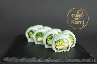 Uramaki z doradą w tempurze