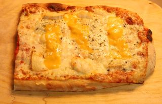 Pizza 6 Quesos (35 Cm. X 20 Cm.)