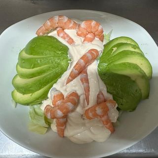 Ensalada De Aguacate Con Langostinos