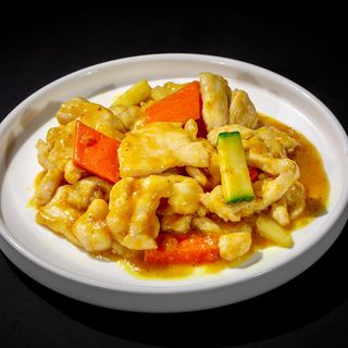 W84 Pollo Con Salsa Curry
