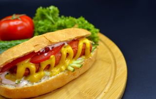 Хот-дог с сосиской