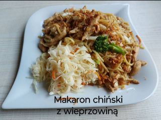 Makaron chiński z wieprzowiną