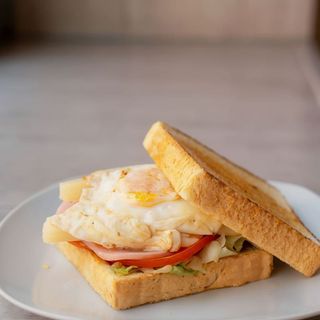 Sándwich Mixto Con Huevo