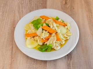 75 Pollo Con Salsa Curry Amarillo