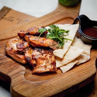 Шашлик з курячого стегна (200/50г)