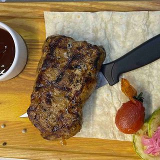 Соковитий стейк з телятини (від 140г/80/40г)