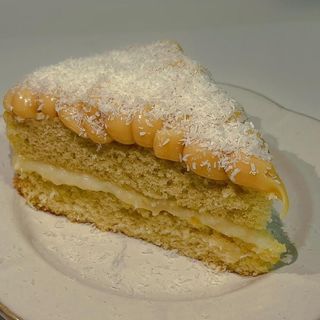 Fatia de Bolo de abacaxi com côco