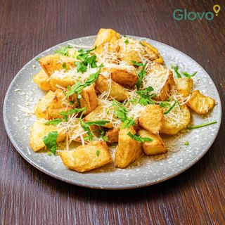 Cartofi prajiti cu parmezan si usturoi