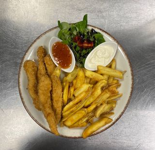 Fingers de pui crispy cu cartofi prajiti de casa 