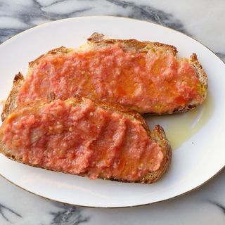 Tosta con tomate y AVOE