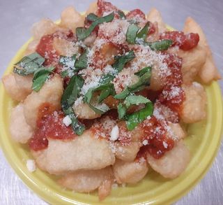 Scazzuoppoli con crema di pistacchio