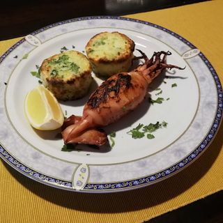 Calamar umplut cu creveti &branza&rosii